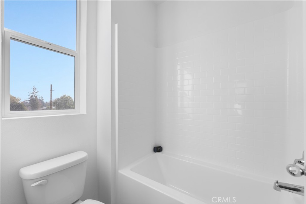 https://media.crmls.org/medias/c9ce93c2-d52d-4ab3-bed3-79b5c5ea42be.jpg?preset=X-Large