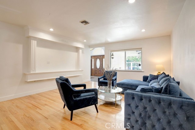 4923 Golden West Avenue, Temple City CA: https://media.crmls.org/medias/c9cf64c5-b13f-4d5f-bdb7-dab9041f9da4.jpg
