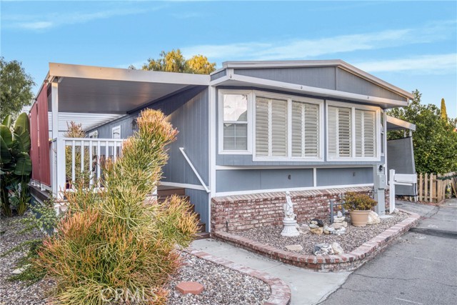 4201 Topanga Canyon Blvd, Woodland Hills CA: https://media.crmls.org/medias/c9d01d3d-761e-4770-a274-d080fb12615e.jpg