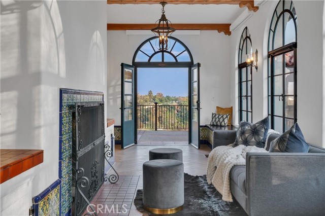 1812 Linda Vista Avenue, Pasadena CA: https://media.crmls.org/medias/c9d0c00e-690b-461e-86ce-650a06c2ce76.jpg