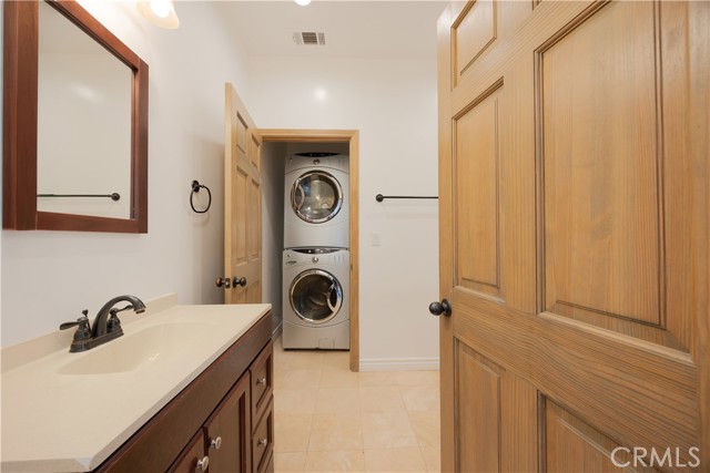 Detail Gallery Image 16 of 27 For 19617 Oxnard St, Tarzana,  CA 91356 - 3 Beds | 2 Baths