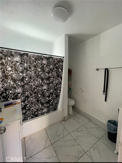 Detail Gallery Image 8 of 9 For 309 N Willowbrook Ave, Compton,  CA 90220 - 2 Beds | 2 Baths