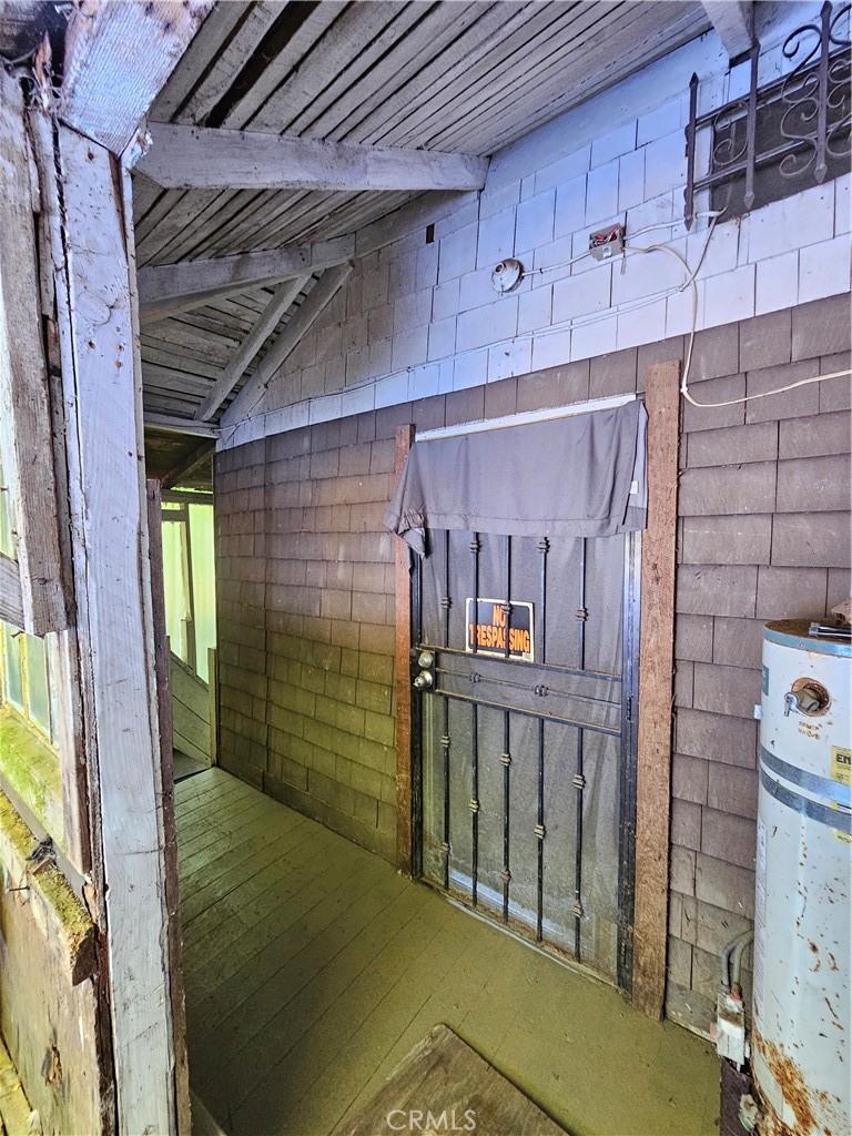 https://media.crmls.org/medias/c9d1705f-0e60-4ac3-b7d1-8baa8c8365f1.jpg?preset=X-Large