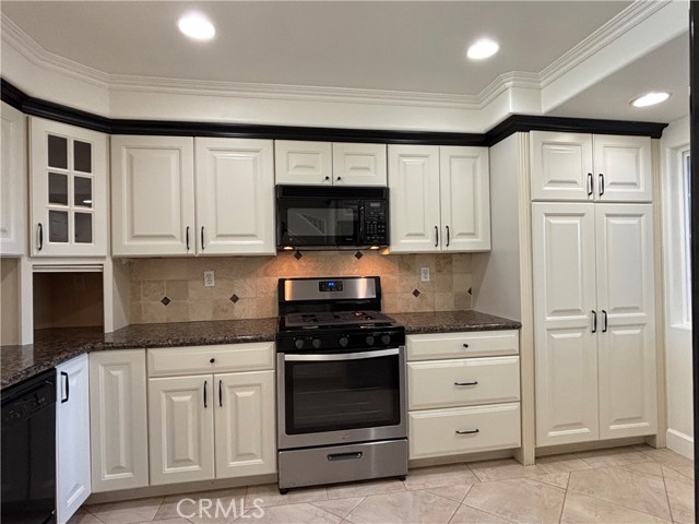 Detail Gallery Image 19 of 37 For 16160 Tortola Cir, Huntington Beach,  CA 92649 - 3 Beds | 3 Baths