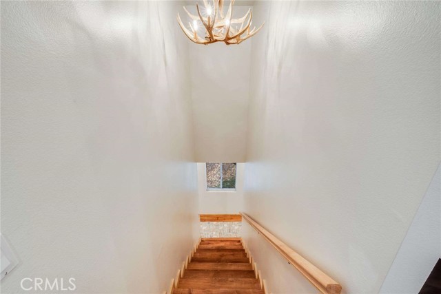 513 W Victoria Court, Lake Arrowhead CA: https://media.crmls.org/medias/c9d1b618-613d-47ab-91fe-eb8dc3aada1a.jpg