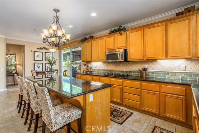 Detail Gallery Image 5 of 72 For 2109 Canyon View Ln, Redlands,  CA 92373 - 4 Beds | 4 Baths