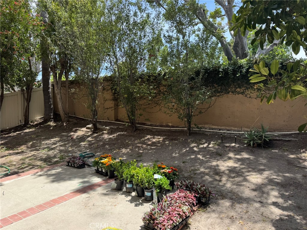 https://media.crmls.org/medias/c9d2874a-beff-487d-8761-b3b32811bfd0.jpg?preset=X-Large