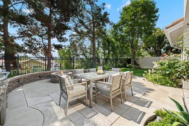 26112 Calle Cresta, Mission Viejo CA: https://media.crmls.org/medias/c9d396d5-9943-49ce-8b97-b6c2ac2f0dfc.jpg