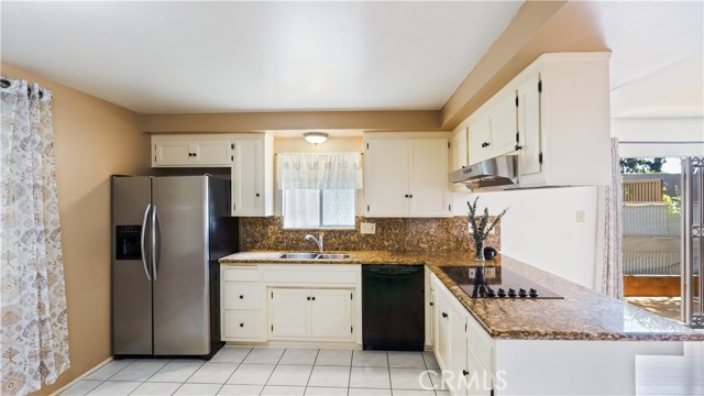 Detail Gallery Image 6 of 28 For 14903 S Normandie Ave #117,  Gardena,  CA 90247 - 2 Beds | 1/1 Baths