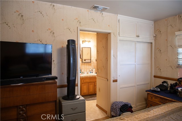 7414 Dinsdale Street, Downey CA: https://media.crmls.org/medias/c9d545c7-8617-4a5b-822f-d2ee35a6204c.jpg