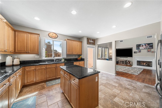 Detail Gallery Image 4 of 38 For 31923 Corte De Pinos, Winchester,  CA 92596 - 4 Beds | 3/1 Baths