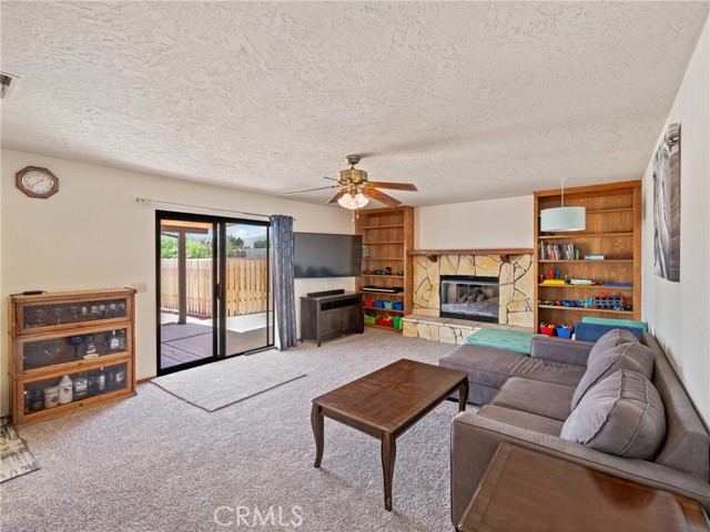 Detail Gallery Image 3 of 30 For 11759 Mohawk Rd, Apple Valley,  CA 92308 - 3 Beds | 2 Baths
