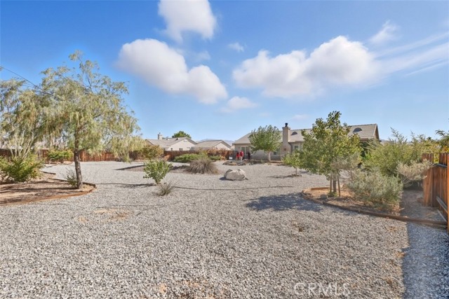 21268 Chardonnay, Apple Valley CA: https://media.crmls.org/medias/c9d62f7c-91f7-42e2-b7d8-1a82e699b301.jpg
