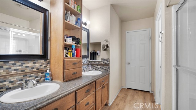 Detail Gallery Image 17 of 36 For 1650 Elmbridge Ln, Hemet,  CA 92545 - 6 Beds | 2/1 Baths