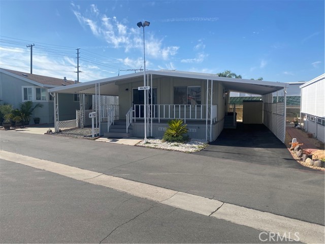 5 Walnut Via, Anaheim CA: https://media.crmls.org/medias/c9d706bb-1574-452b-a5f8-f51abd8b6f69.jpg