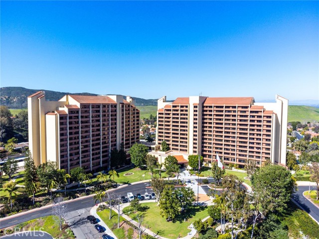 24055 Paseo Del Lago, Laguna Woods CA: https://media.crmls.org/medias/c9d72ccf-738f-4a67-859d-664397e4a38b.jpg