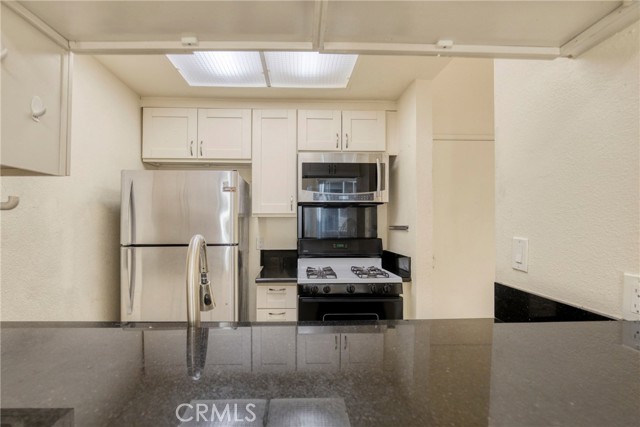 19350 Sherman Way, Reseda CA: https://media.crmls.org/medias/c9d8c7d4-2611-40a9-a43b-a04587c36324.jpg