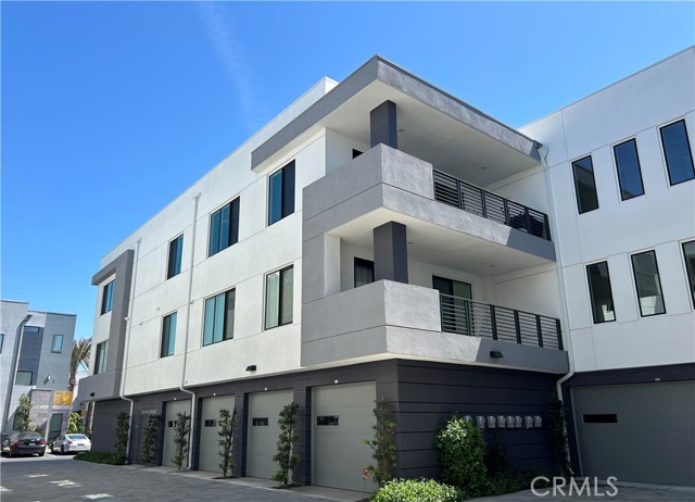16450 Veterans Way, Tustin CA: https://media.crmls.org/medias/c9d98736-880a-4606-9beb-9614397f0d81.jpg