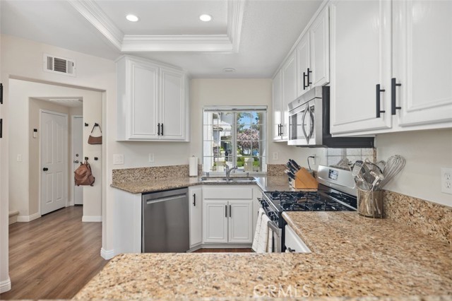 Detail Gallery Image 16 of 46 For 8 Quebec, Aliso Viejo,  CA 92656 - 3 Beds | 2/1 Baths