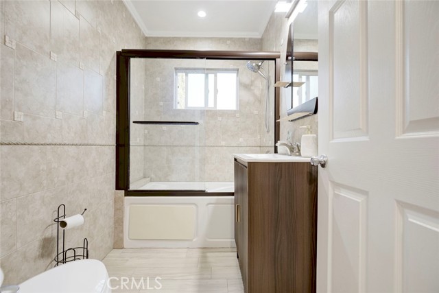 Detail Gallery Image 18 of 33 For 10624 Mcclemont Ave, Tujunga,  CA 91042 - 3 Beds | 3 Baths