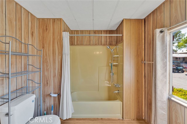 11414 Serra Rd, Apple Valley CA: https://media.crmls.org/medias/c9daaa08-81ef-4559-988b-3c103dbaddf4.jpg