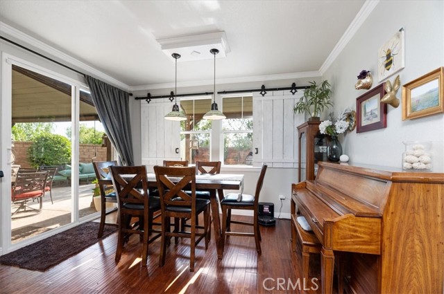 22517 Skipping Stone Drive, Saugus CA: https://media.crmls.org/medias/c9daed50-fbc3-45b0-b42b-297a379aa3ac.jpg