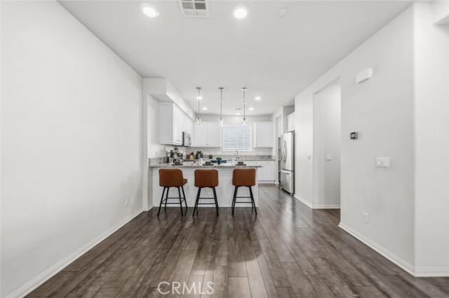 Detail Gallery Image 9 of 47 For 7214 N Chestnut, Van Nuys,  CA 91405 - 2 Beds | 3 Baths