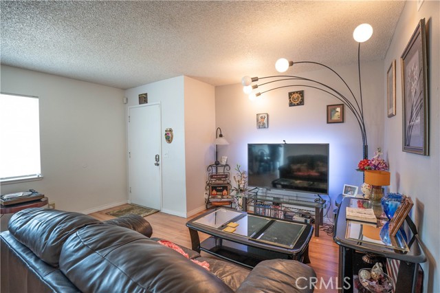 Detail Gallery Image 4 of 38 For 31095 Camino Verde, Temecula,  CA 92591 - 3 Beds | 1/1 Baths