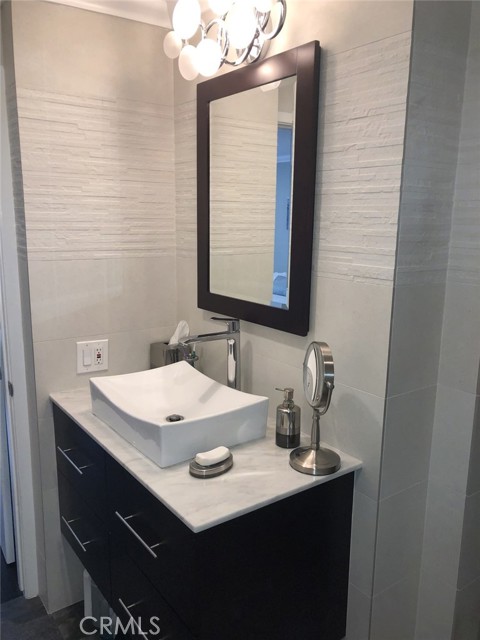 555 Esplanade, Redondo Beach CA: https://media.crmls.org/medias/c9ddd65a-11c1-46d7-8543-fbc21a235d1a.jpg
