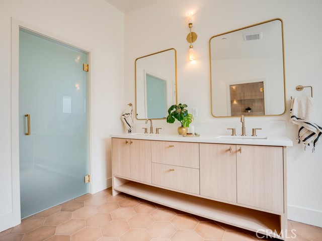 Detail Gallery Image 55 of 68 For 11911 Hartsook, Valley Village,  CA 91607 - 5 Beds | 4 Baths