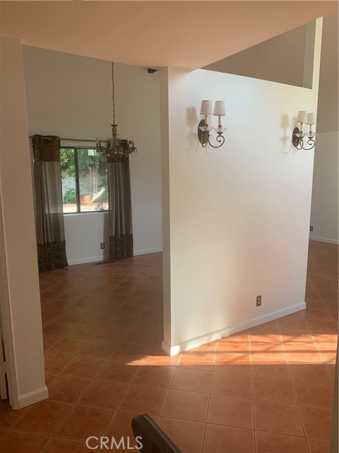 5246 Calderon Road, Woodland Hills CA: https://media.crmls.org/medias/c9de43ad-2b66-49d7-a14f-3e3d788bbe54.jpg