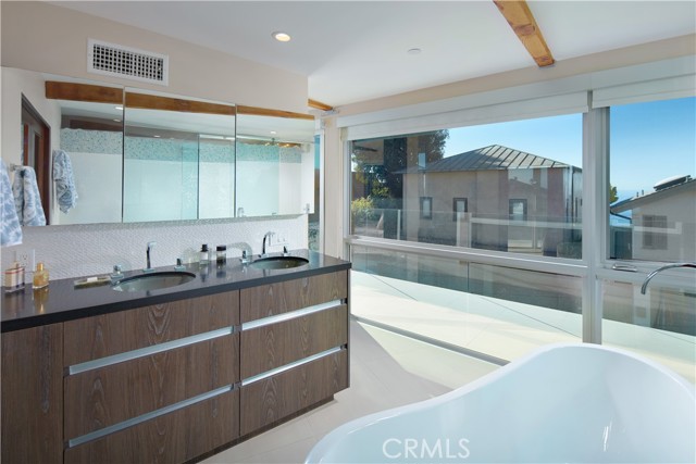 Detail Gallery Image 16 of 43 For 2680 Victoria Dr, Laguna Beach,  CA 92651 - 3 Beds | 3/1 Baths