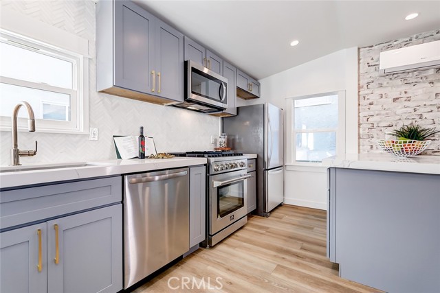 120 36th Place, Manhattan Beach, California 90266, 3 Bedrooms Bedrooms, ,2 BathroomsBathrooms,Residential,Sold,36th,SB23014621