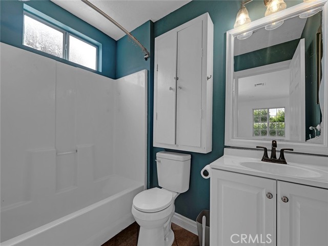 Detail Gallery Image 11 of 20 For 14202 Lanark St, Panorama City,  CA 91402 - 5 Beds | 3/1 Baths