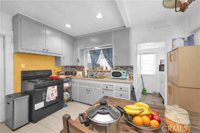 776 Stanley Avenue, Long Beach CA: https://media.crmls.org/medias/c9e0fb2f-d95c-4e7d-a78e-32f625ad4d73.jpg