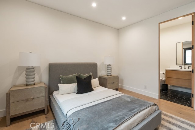 10 Seabluff, Newport Beach CA: https://media.crmls.org/medias/c9e2286d-ef57-4c4e-990b-c3914af4d9c0.jpg