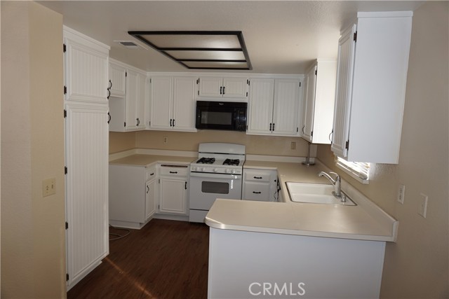 Detail Gallery Image 7 of 18 For 26870 Claudette St #702,  Canyon Country,  CA 91351 - 3 Beds | 2 Baths