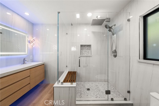 325 N Madison Avenue, Monrovia CA: https://media.crmls.org/medias/c9e27c36-d6a2-4747-b36e-7955af5e344f.jpg
