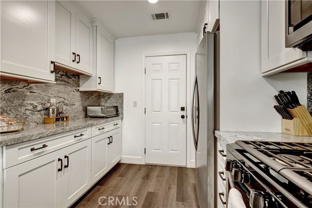 Detail Gallery Image 22 of 50 For 28102 Bobwhite #3,  Saugus,  CA 91350 - 3 Beds | 2/1 Baths