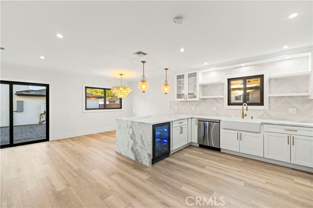 Detail Gallery Image 8 of 40 For 16243 Chatsworth St, Granada Hills,  CA 91344 - 3 Beds | 2 Baths