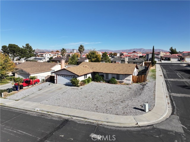 Detail Gallery Image 3 of 38 For 12851 Desert Creek, Victorville,  CA 92395 - 3 Beds | 2 Baths
