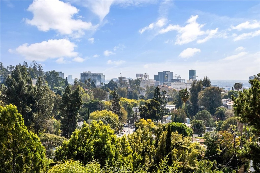 https://media.crmls.org/medias/c9e496a8-1733-48e0-94b4-19e22447d5bc.jpg?preset=X-Large