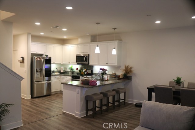 Detail Gallery Image 5 of 27 For 3287 E Wild Horse Privado #4,  Ontario,  CA 91762 - 3 Beds | 2/1 Baths