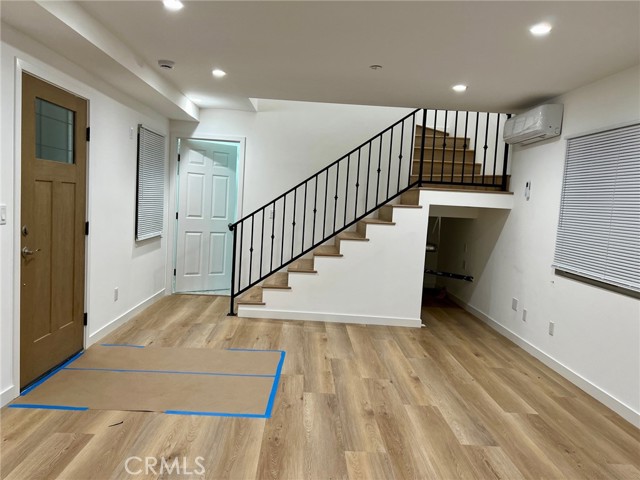 Detail Gallery Image 4 of 7 For 18654 Runnymede St., Reseda,  CA 91335 - 2 Beds | 1 Baths