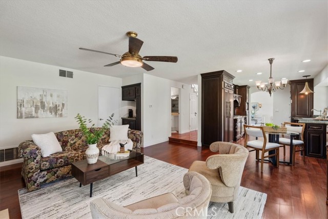 20709 Calle Pera, Yorba Linda CA: https://media.crmls.org/medias/c9e53522-217e-461c-a1f9-38ab54b3759c.jpg
