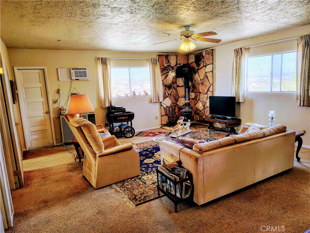 https://media.crmls.org/medias/c9e576a1-320a-448c-ae4e-155681bc7070.jpg?preset=X-Large