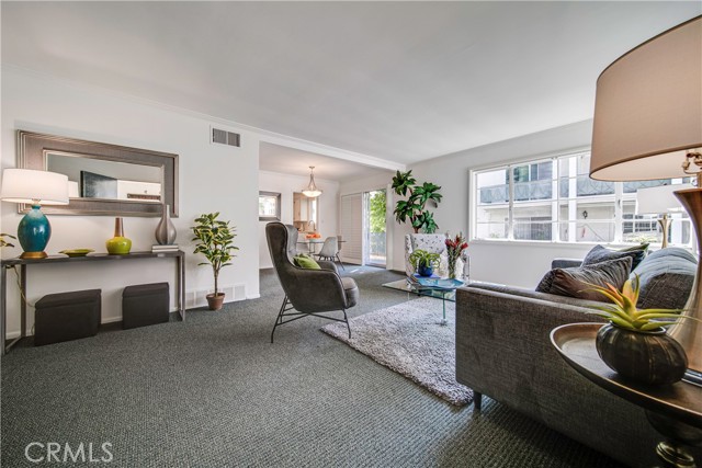 1233 North Columbus Avenue, 2C photo 7