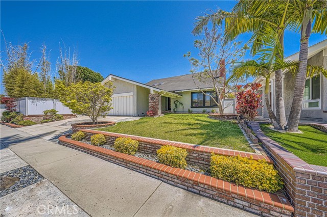 Detail Gallery Image 1 of 48 For 4048 Mistral Dr, Huntington Beach,  CA 92649 - 4 Beds | 2/1 Baths