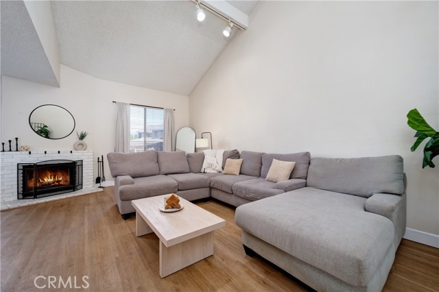 818 Live Oak Place, Corona CA: https://media.crmls.org/medias/c9e7394a-c7d4-45cc-88e0-4823860a35e1.jpg