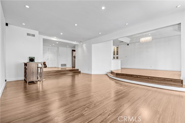 Detail Gallery Image 7 of 13 For 5333 Zelzah Ave #203,  Encino,  CA 91316 - 2 Beds | 2 Baths